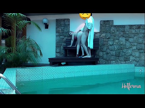 ❤️ Boss invitéiert Déngschtmeedchen an de Pool, mee konnt net engem waarm widderstoen ️❌ Porno bei eis ❌️